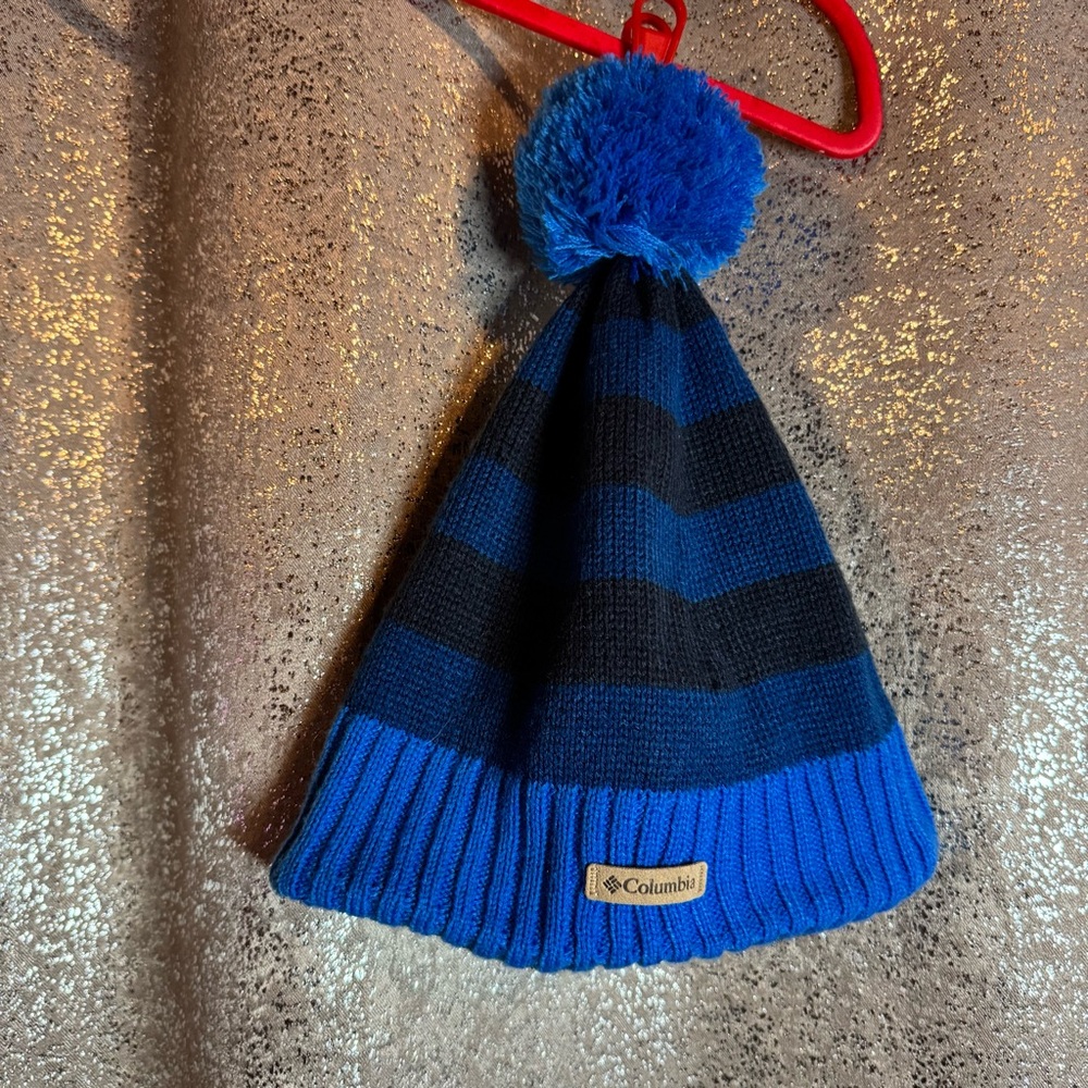 Men’s (or unisex) Columbia winter pompom hat!  Worn only couple times!